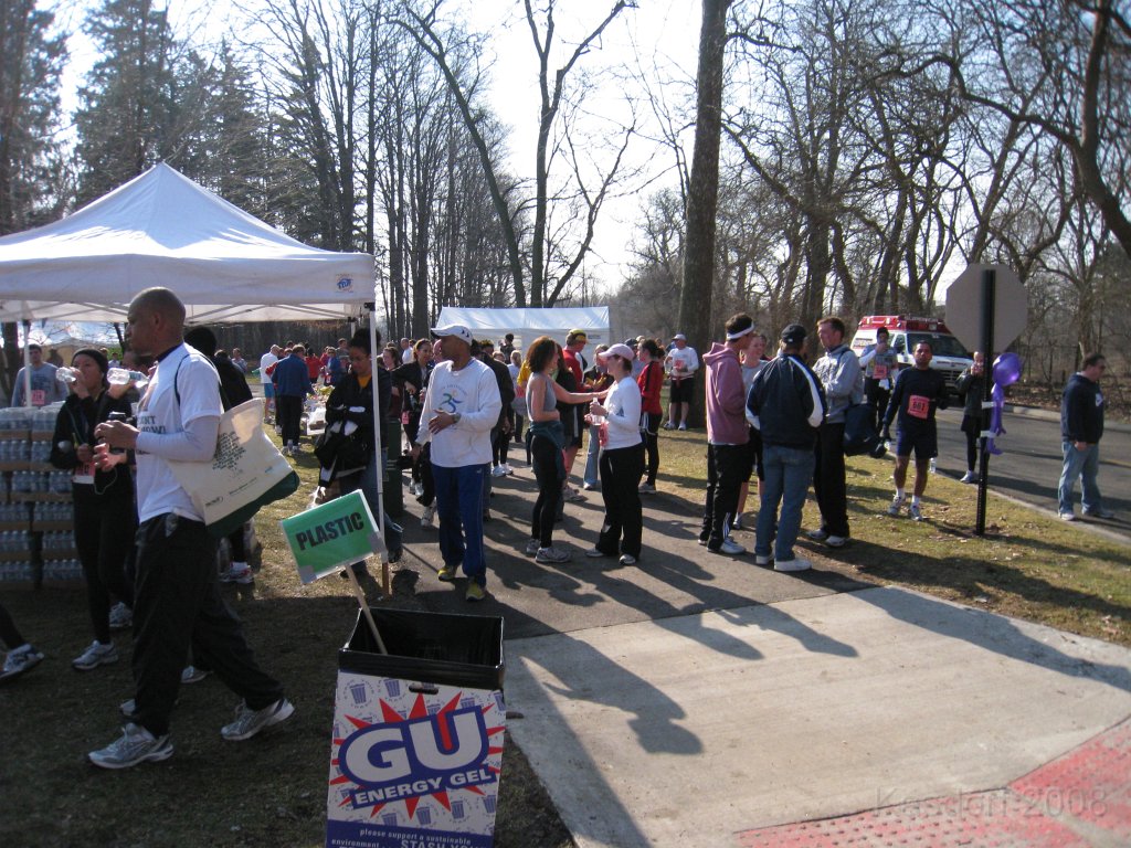 195 Martian10K_2008.jpg - On April 5, 2008 the Martians landed in Dearborn Michigan challenging the local runners to a series of races. 26.2 miles, 13.1 miles and 10K (6.1 Miles). I entered the 10K and enjoyed the out of world experience.